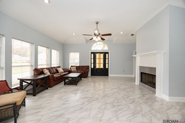 30403 Lafleur Rue, Walker, LA 70785