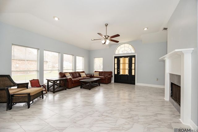 30403 Lafleur Rue, Walker, LA 70785