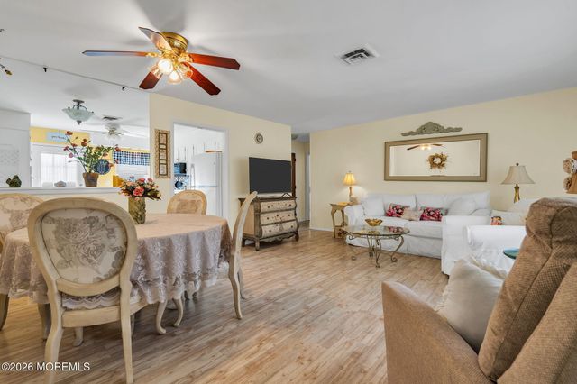 465D Thornbury Court, Lakewood, NJ 08701