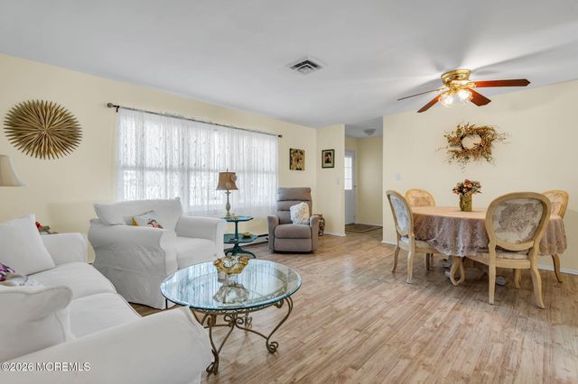 465D Thornbury Court, Lakewood, NJ 08701