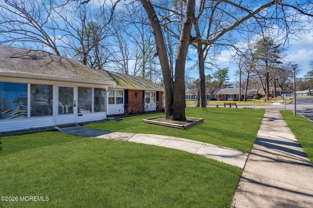 465D Thornbury Court, Lakewood, NJ 08701