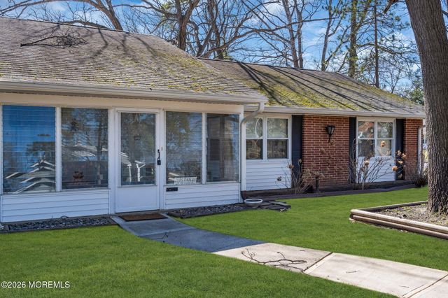 465D Thornbury Court, Lakewood, NJ 08701