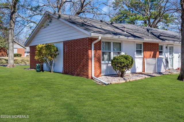 465D Thornbury Court, Lakewood, NJ 08701