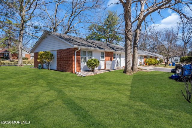 465D Thornbury Court, Lakewood, NJ 08701