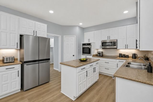 2505 Classic Court W, Bedford, TX 76021