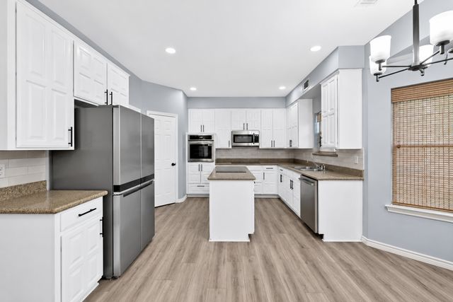 2505 Classic Court W, Bedford, TX 76021