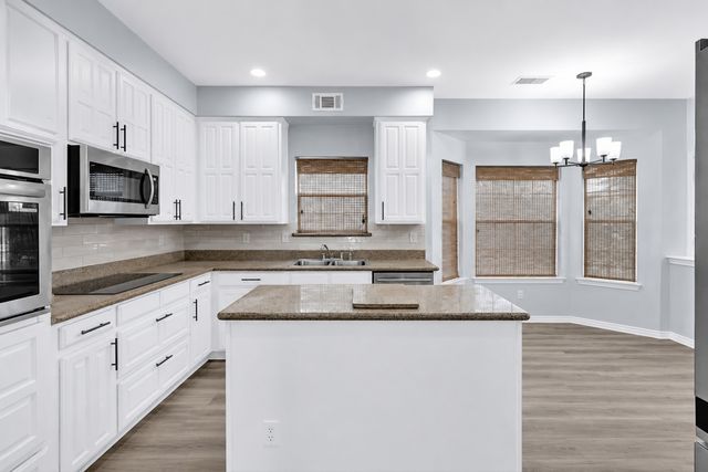 2505 Classic Court W, Bedford, TX 76021