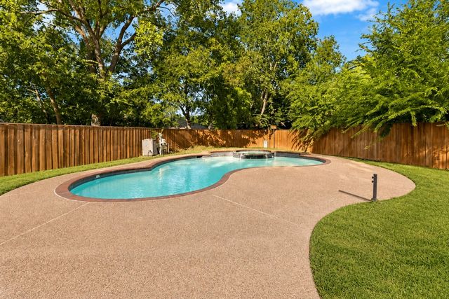 2505 Classic Court W, Bedford, TX 76021