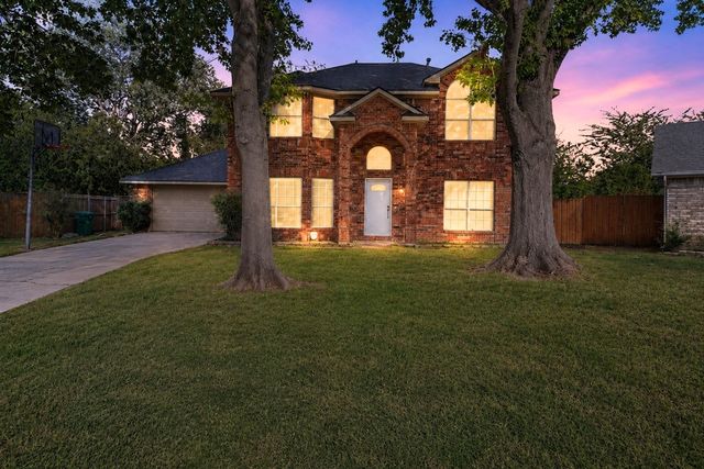 2505 Classic Court W, Bedford, TX 76021