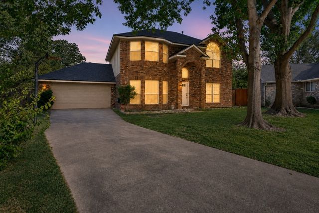 2505 Classic Court W, Bedford, TX 76021