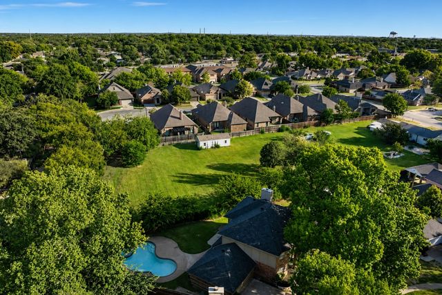 2505 Classic Court W, Bedford, TX 76021