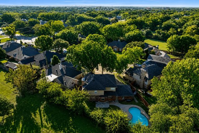 2505 Classic Court W, Bedford, TX 76021