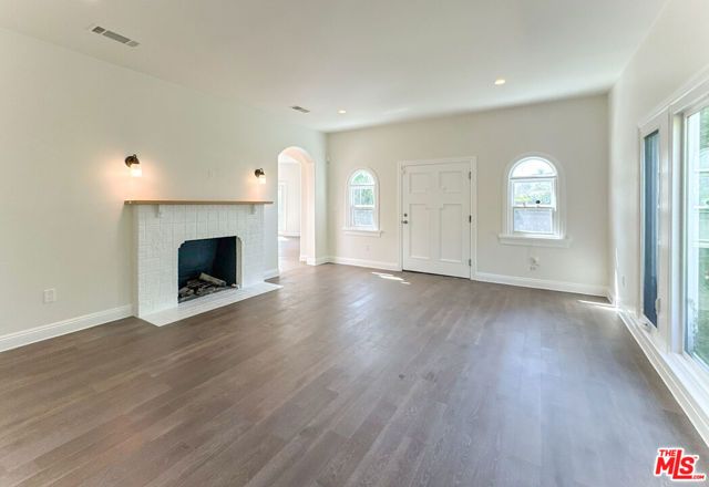 1043 S Plymouth Boulevard, Los Angeles, CA 90019