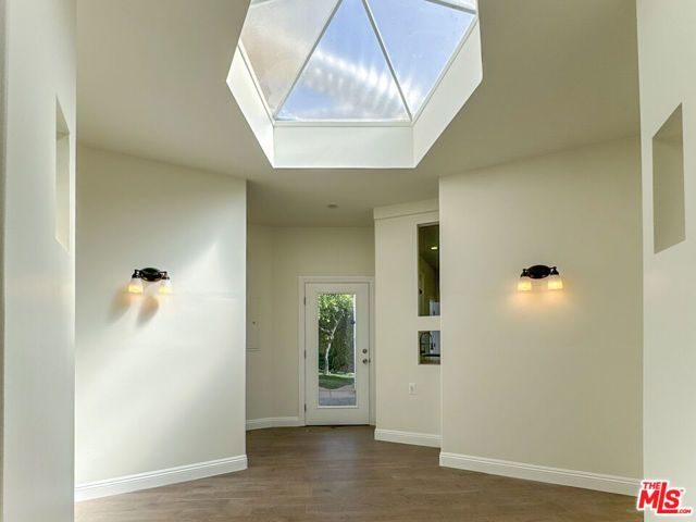 1043 S Plymouth Boulevard, Los Angeles, CA 90019