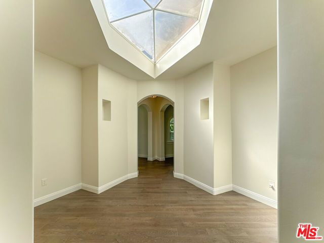 1043 S Plymouth Boulevard, Los Angeles, CA 90019