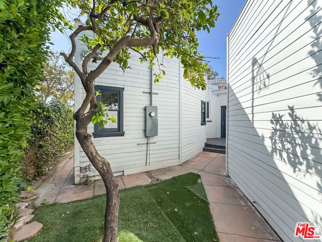 1043 S Plymouth Boulevard, Los Angeles, CA 90019