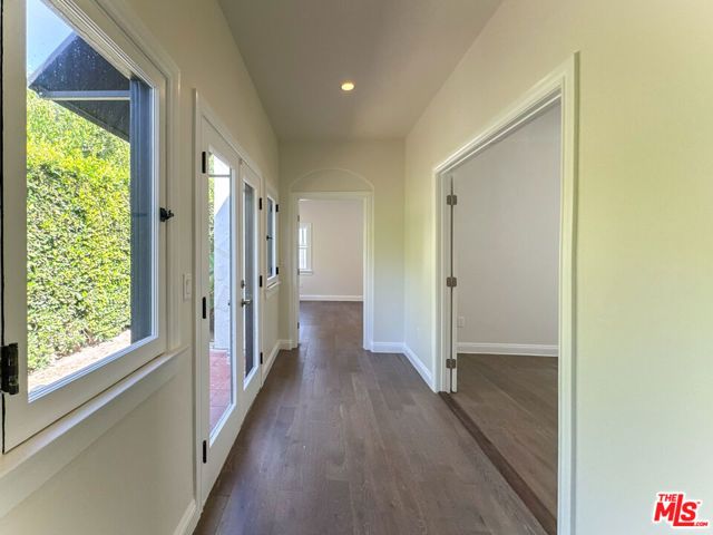 1043 S Plymouth Boulevard, Los Angeles, CA 90019