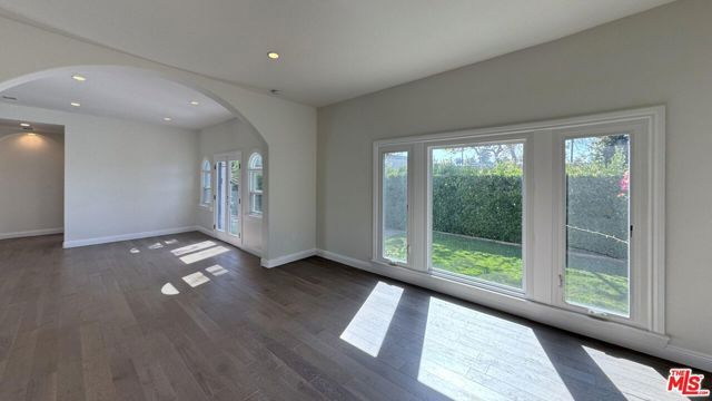 1043 S Plymouth Boulevard, Los Angeles, CA 90019