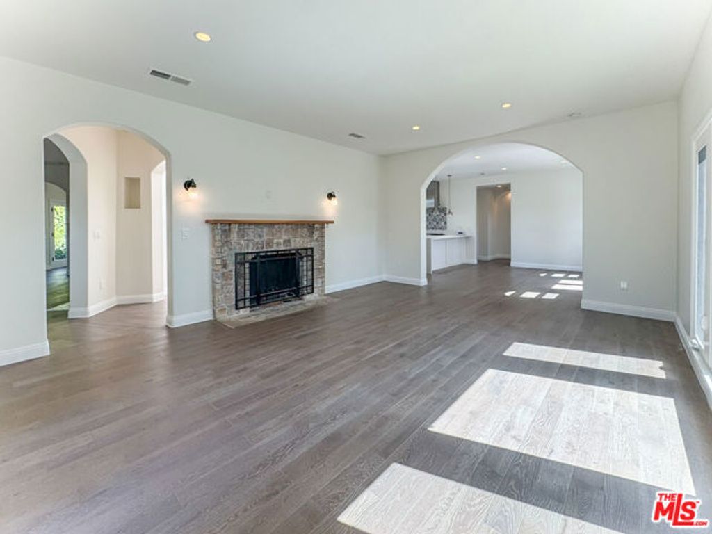 1043 S Plymouth Boulevard, Los Angeles, CA 90019