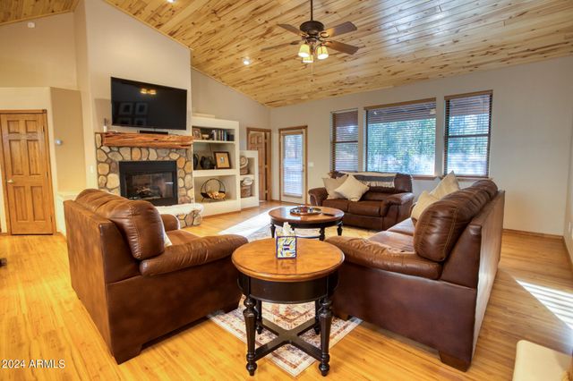 1640 S SPRUCE Lane, Show Low, AZ 85901