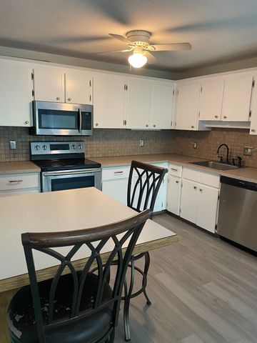 14-A Mayberry Dr 6, Westborough, MA 01581