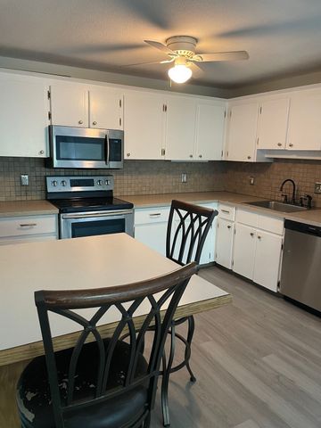 14-A Mayberry Dr 6, Westborough, MA 01581