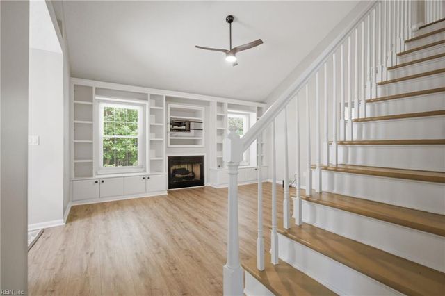 713 Oak Mill LN, Newport News, VA 23602