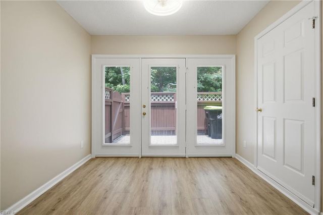 713 Oak Mill LN, Newport News, VA 23602