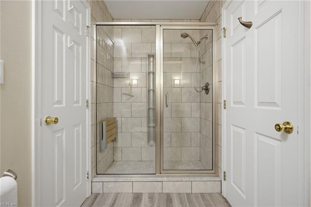 713 Oak Mill LN, Newport News, VA 23602