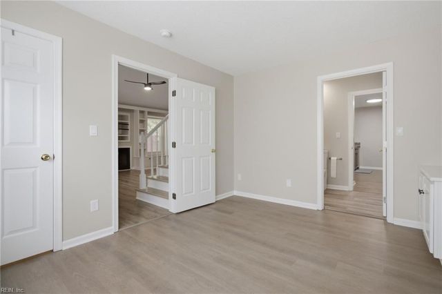 713 Oak Mill LN, Newport News, VA 23602