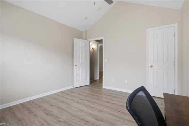 713 Oak Mill LN, Newport News, VA 23602
