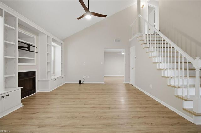 713 Oak Mill LN, Newport News, VA 23602