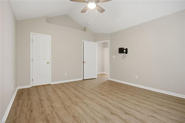 713 Oak Mill LN, Newport News, VA 23602