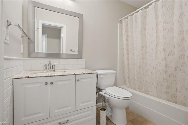 713 Oak Mill LN, Newport News, VA 23602