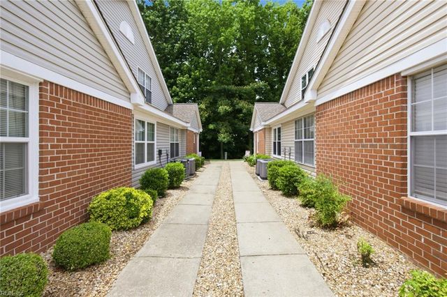 713 Oak Mill LN, Newport News, VA 23602