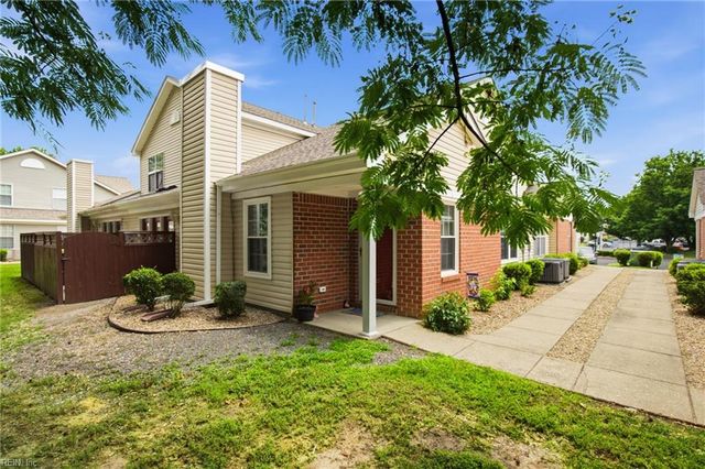 713 Oak Mill LN, Newport News, VA 23602