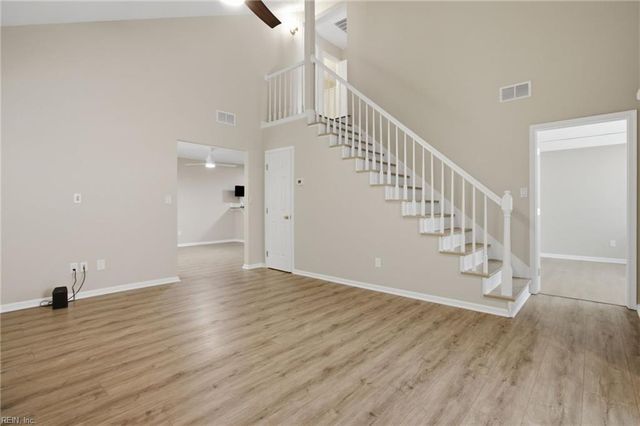 713 Oak Mill LN, Newport News, VA 23602