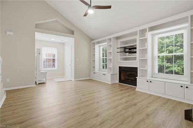 713 Oak Mill LN, Newport News, VA 23602