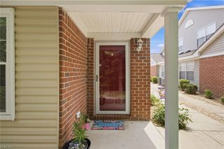 713 Oak Mill LN, Newport News, VA 23602