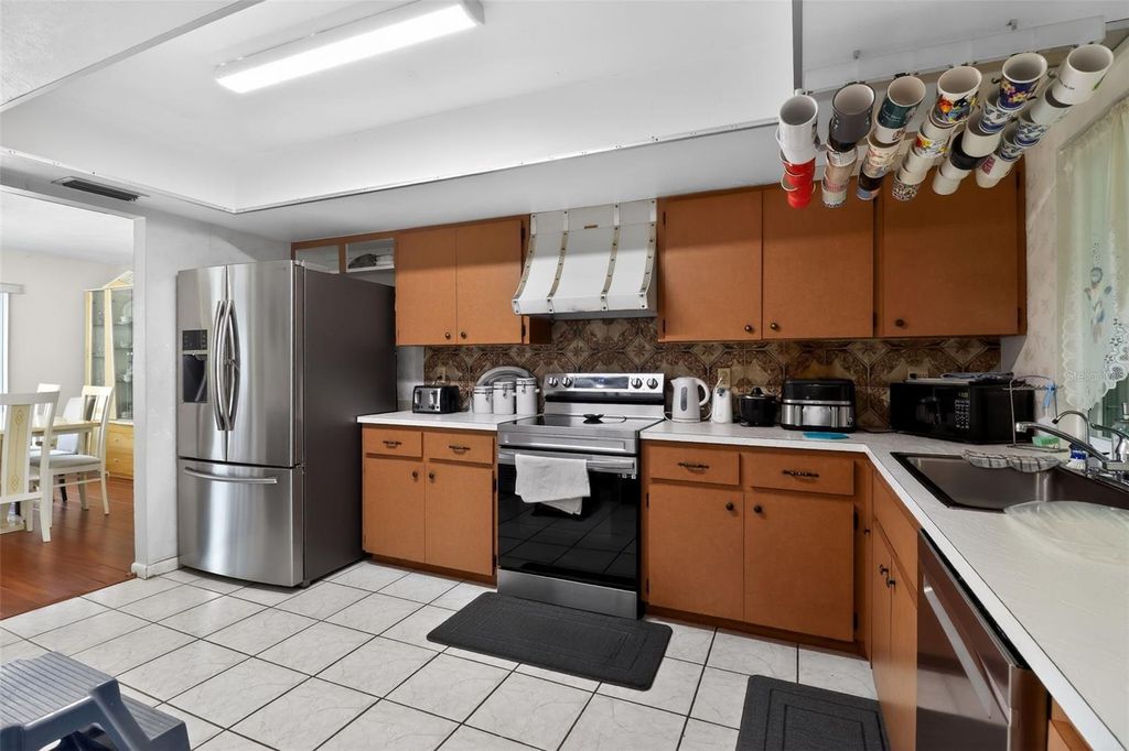 Image 11 of property listing at 307 MAPLE AVENUE N, Lehigh Acres, FL 33936