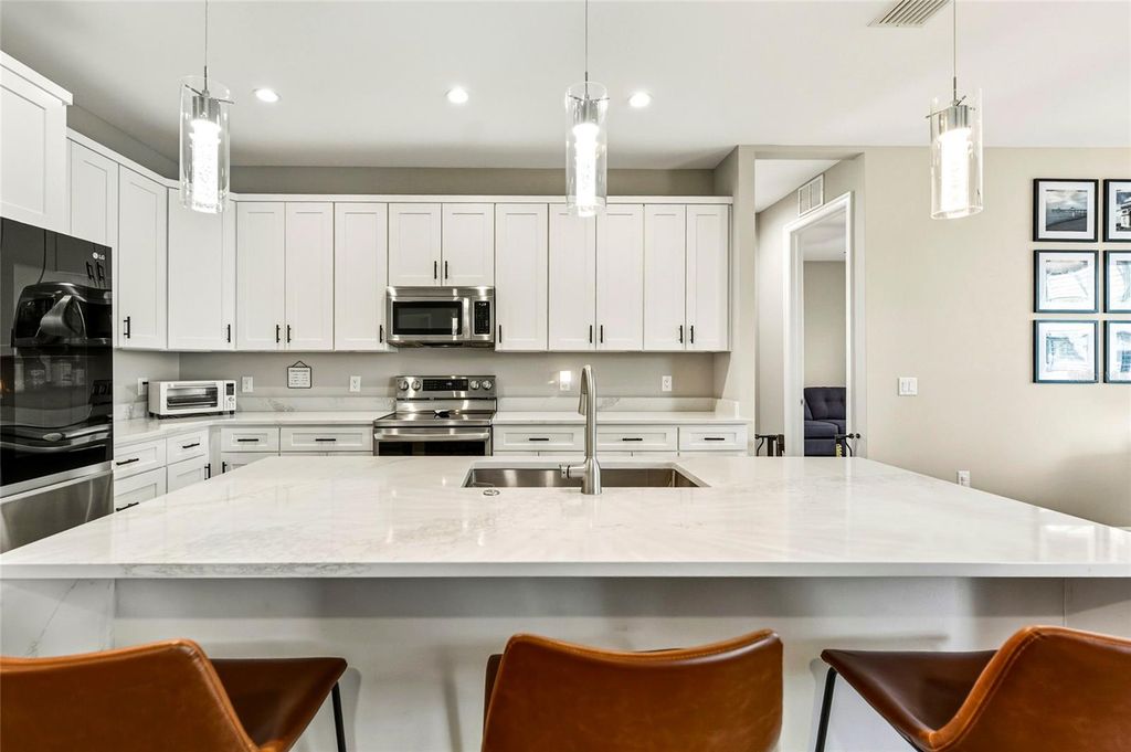 Image 11 of property listing at 1107 NW 7TH PLACE, Cape Coral, FL 33993