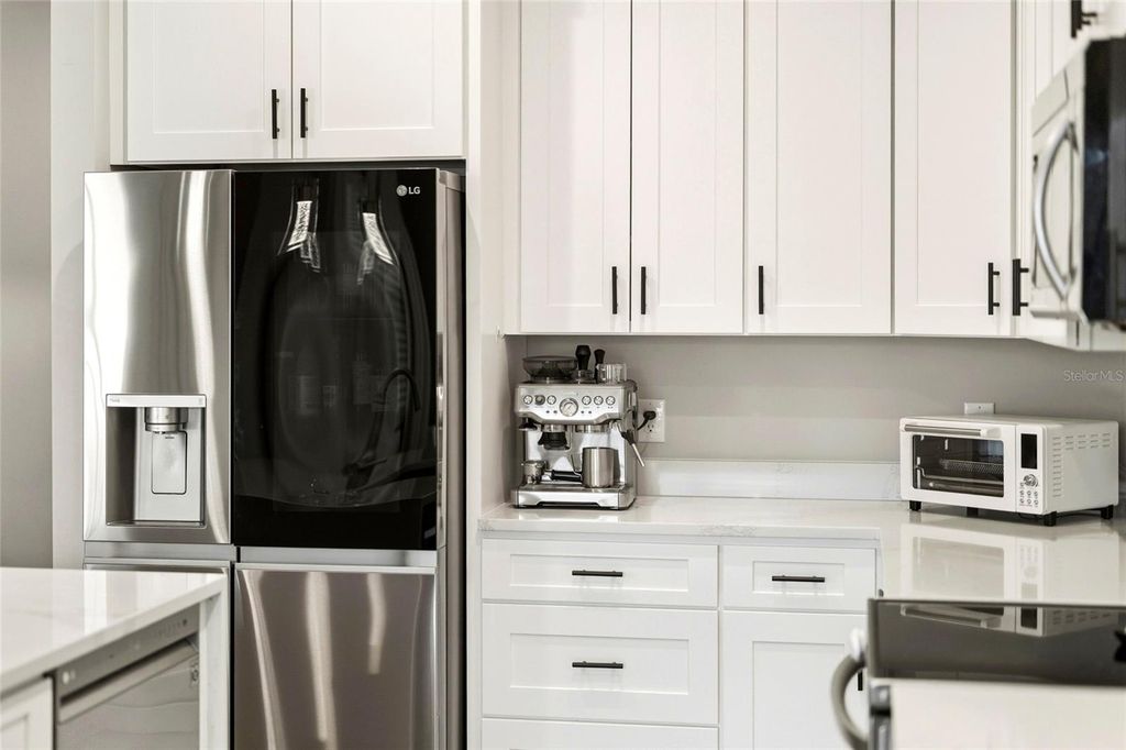 Image 14 of property listing at 1107 NW 7TH PLACE, Cape Coral, FL 33993