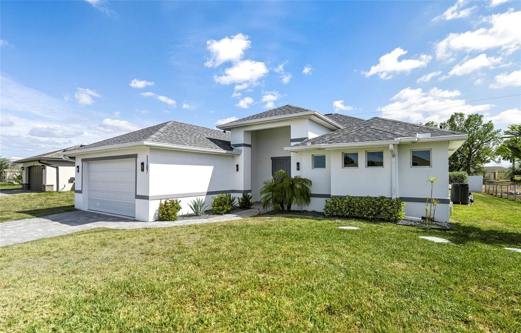 Image 3 of property listing at 1107 NW 7TH PLACE, Cape Coral, FL 33993