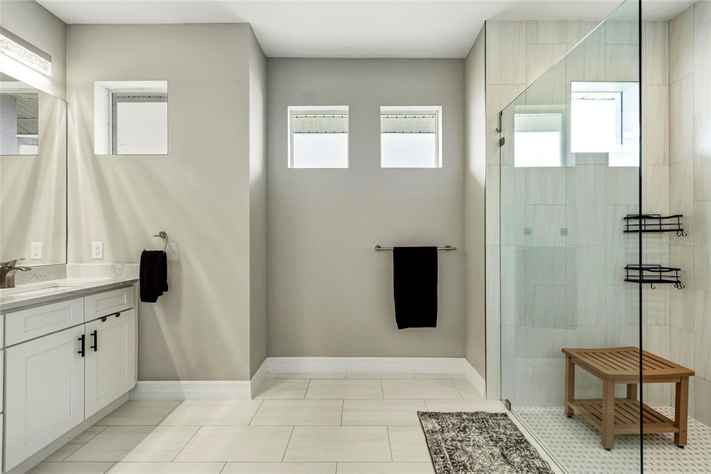 Image 23 of property listing at 1107 NW 7TH PLACE, Cape Coral, FL 33993