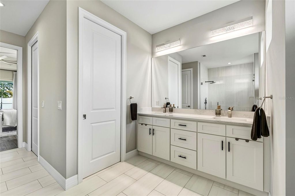 Image 24 of property listing at 1107 NW 7TH PLACE, Cape Coral, FL 33993