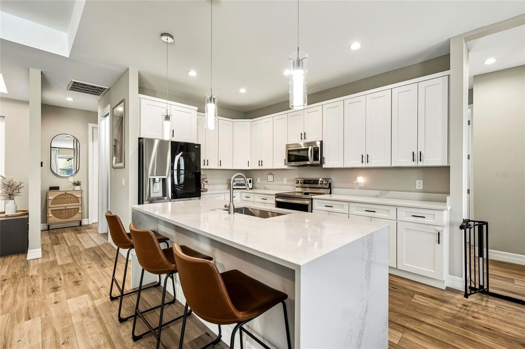 Image 9 of property listing at 1107 NW 7TH PLACE, Cape Coral, FL 33993