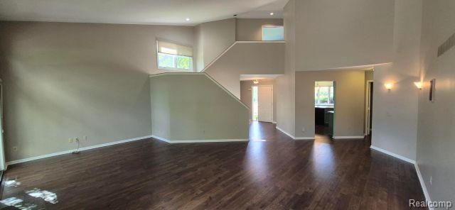 8767 Townsend Drive, White Lake, MI 48386