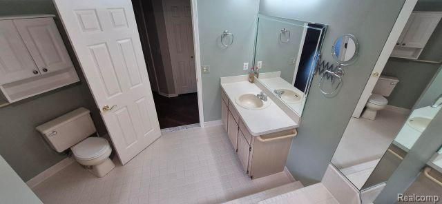 8767 Townsend Drive, White Lake, MI 48386