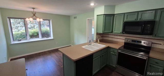 8767 Townsend Drive, White Lake, MI 48386