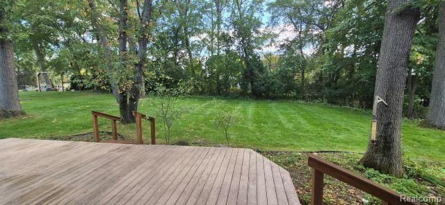 8767 Townsend Drive, White Lake, MI 48386